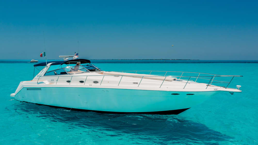 Location de yacht à moteur à la demi-journée à Cancún