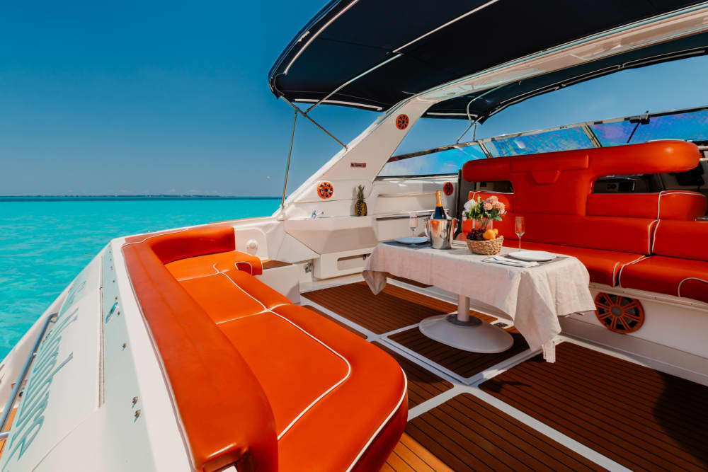 Location de yacht à moteur à la demi-journée à Cancún
