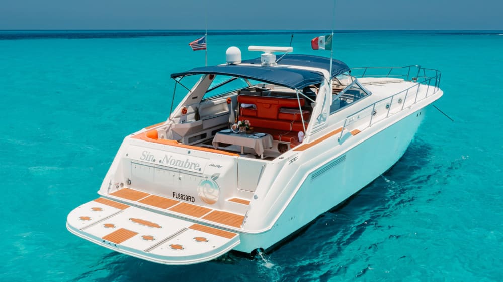 Location de yacht à moteur à la demi-journée à Cancún