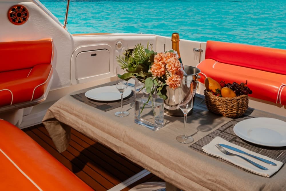Location de yacht à moteur à la demi-journée à Cancún