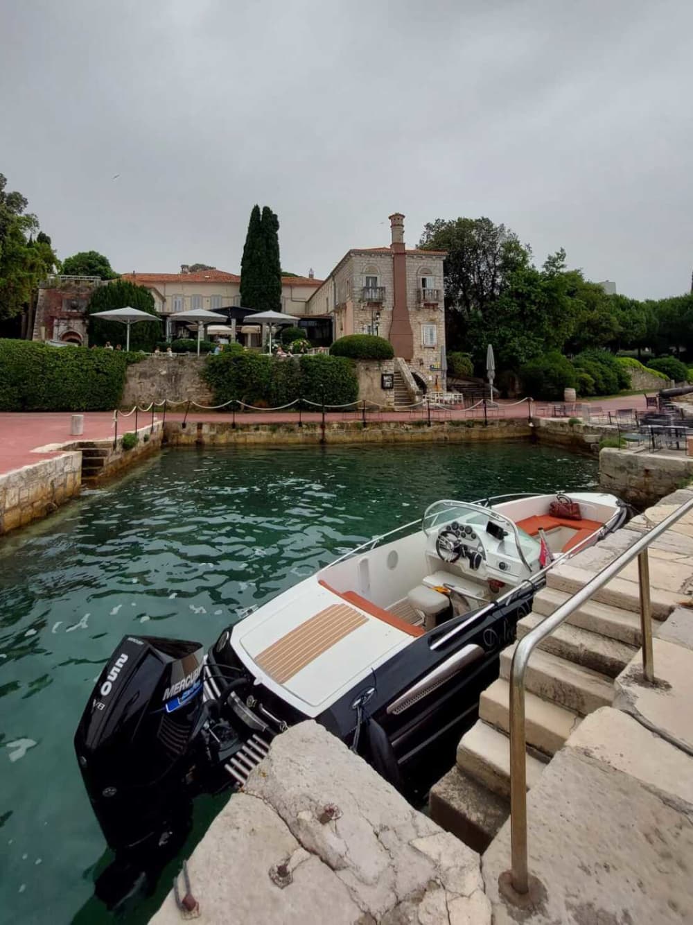 8-stündige malerische Bootstour: Küste von Rovinj, Lir-Fjord, Vrsar und mehr mit Getränken und Snacks