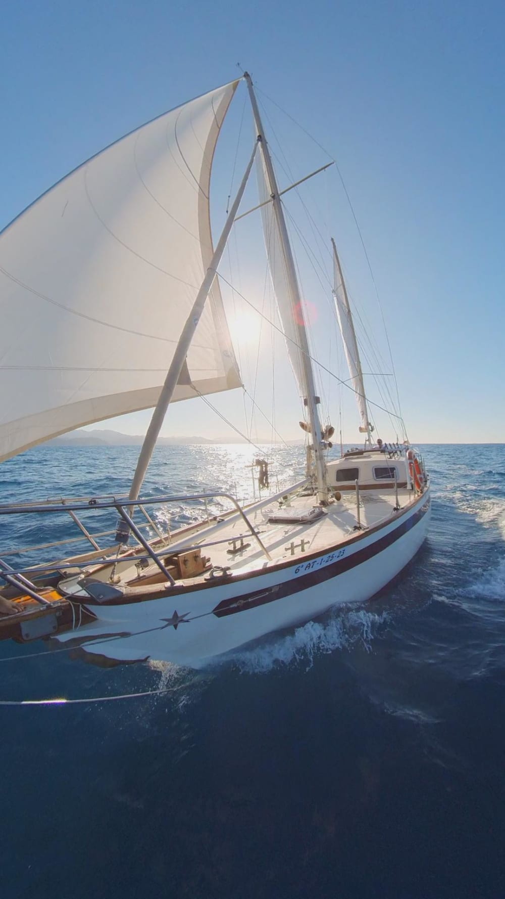 Profitez d'une journée complète de navigation à Zumaia en voilier.
