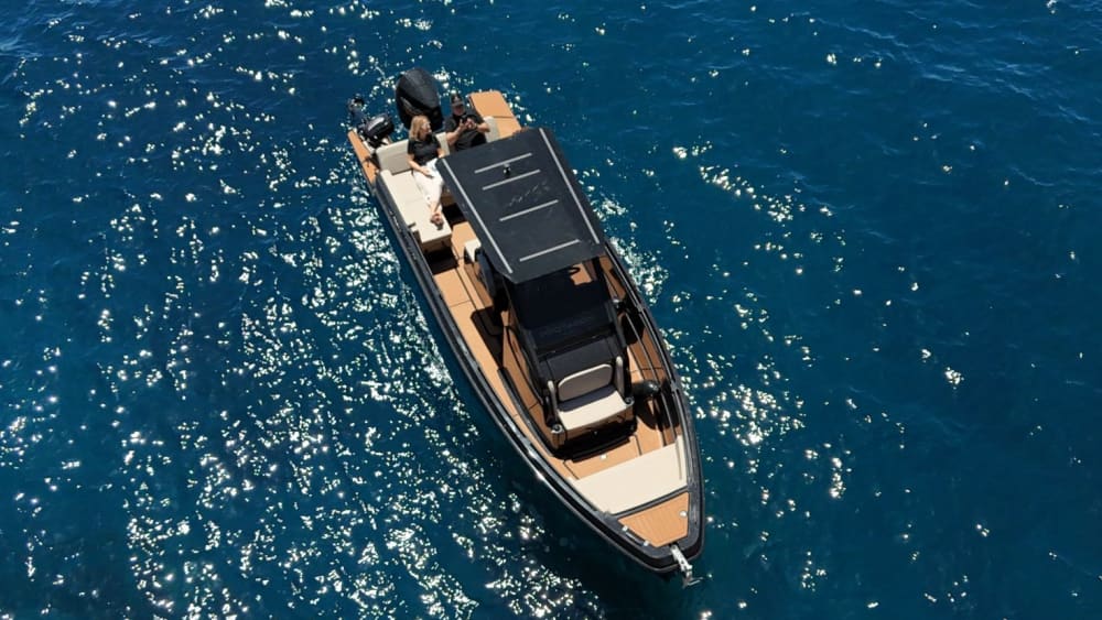 Morning cruise : to the treasures of Santorini