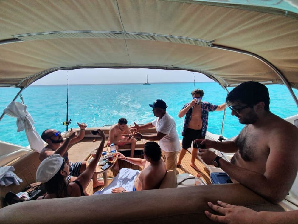 Vive Tulum como nunca antes a bordo de una lancha motora.