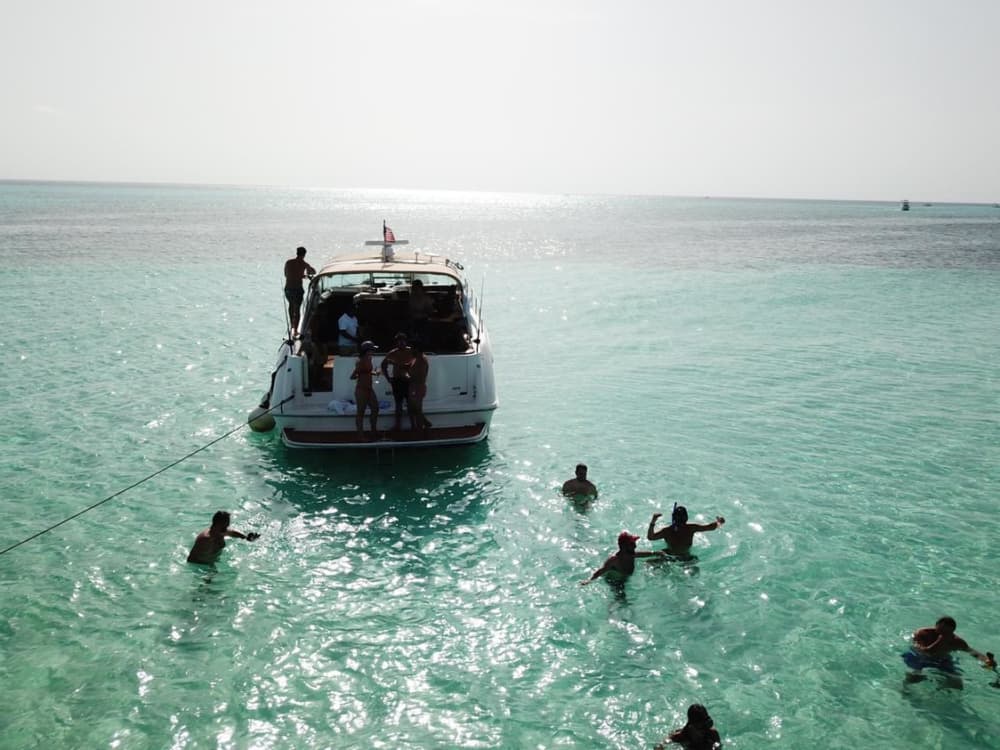 Vive Tulum como nunca antes a bordo de una lancha motora.