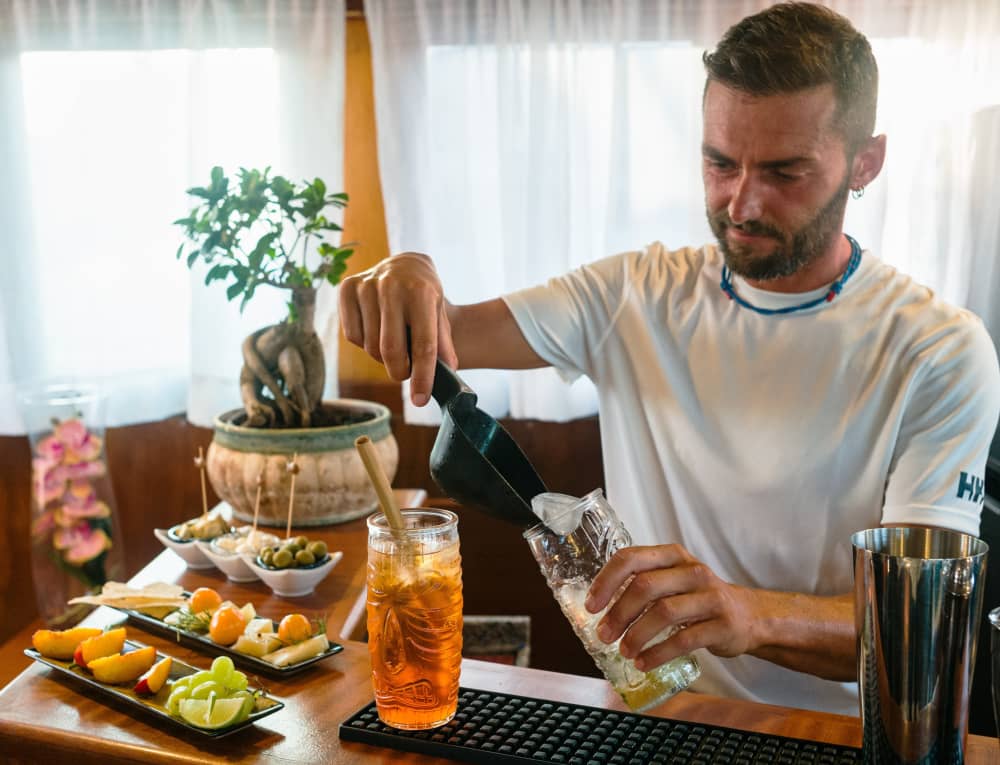 Partyboot-Abenteuer ab Isola Rossa – Ein ganzer Tag voller Sonne, Meer und Spaß