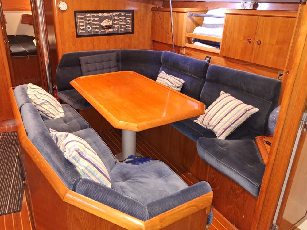 Escursione in barca a vela di un'intera giornata a El Masnou.