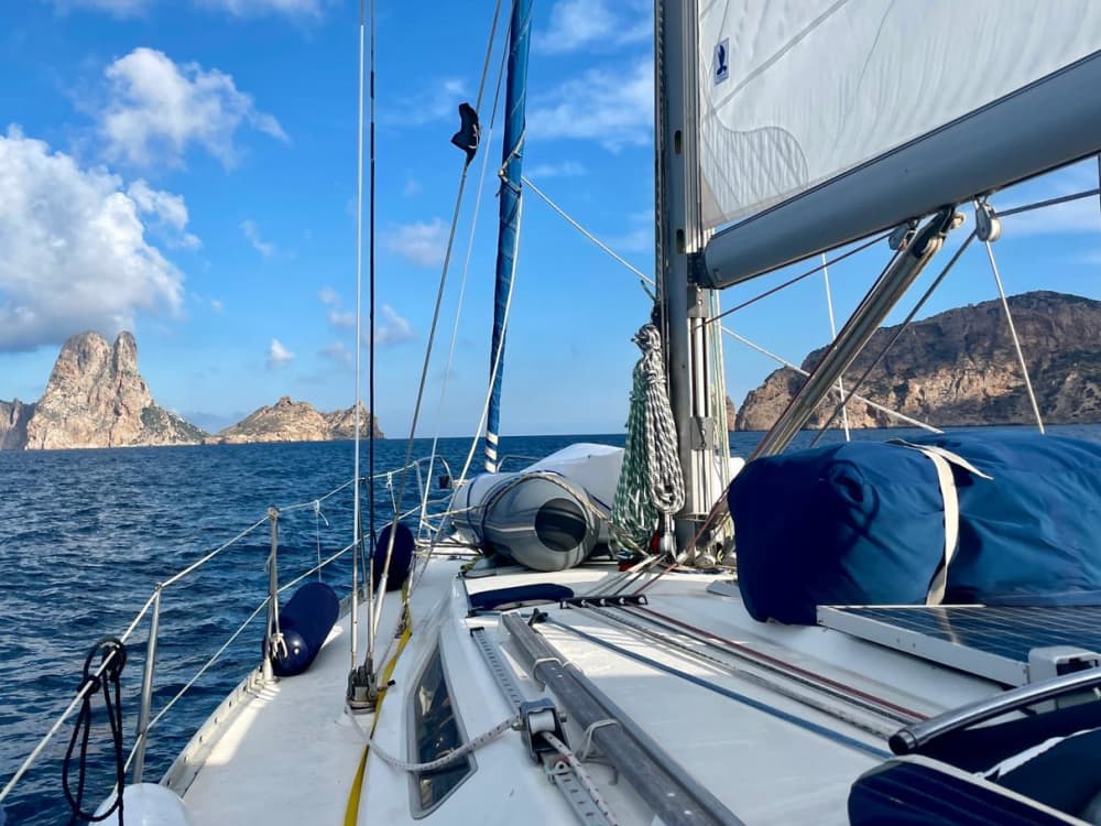 Escursione in barca a vela di un'intera giornata a El Masnou.