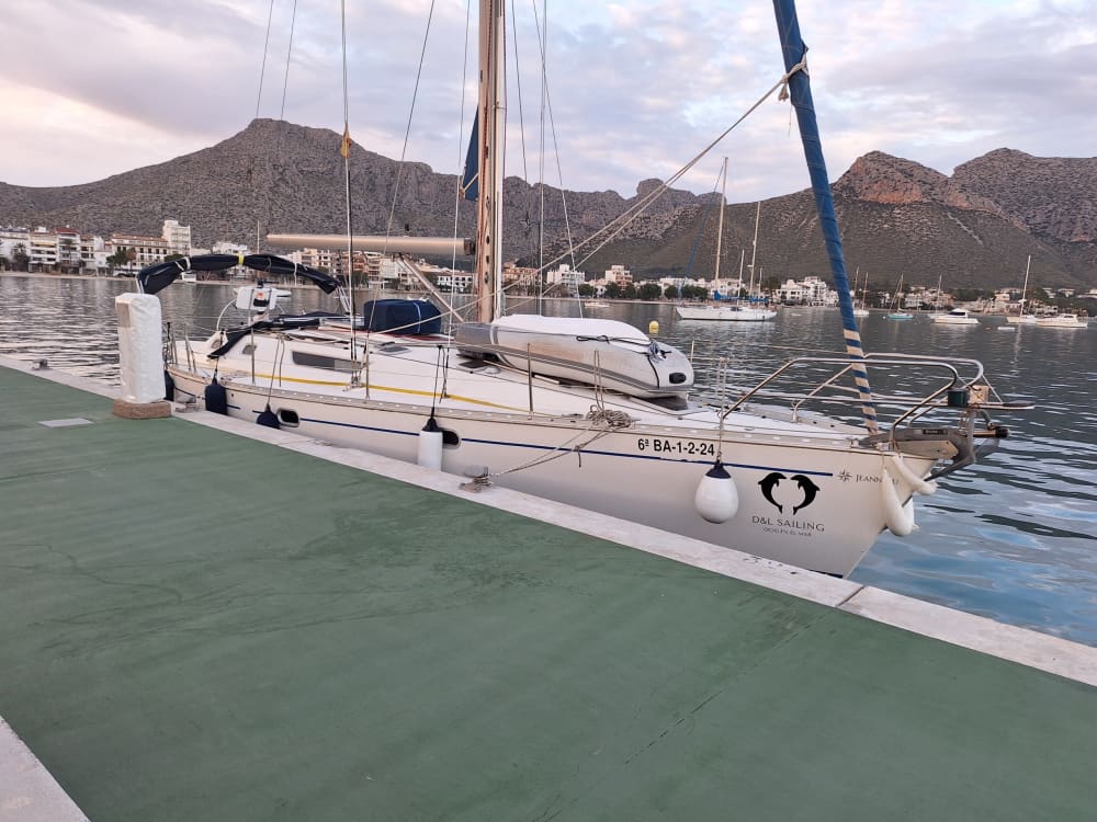Escursione in barca a vela di un'intera giornata a El Masnou.