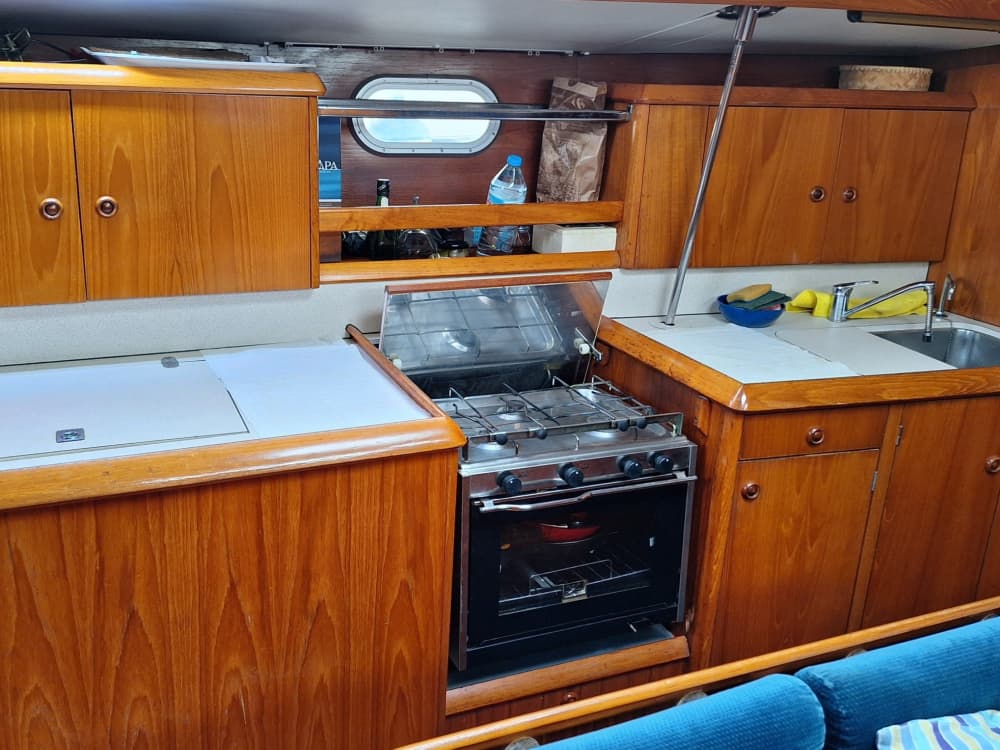 Escursione in barca a vela di un'intera giornata a El Masnou.