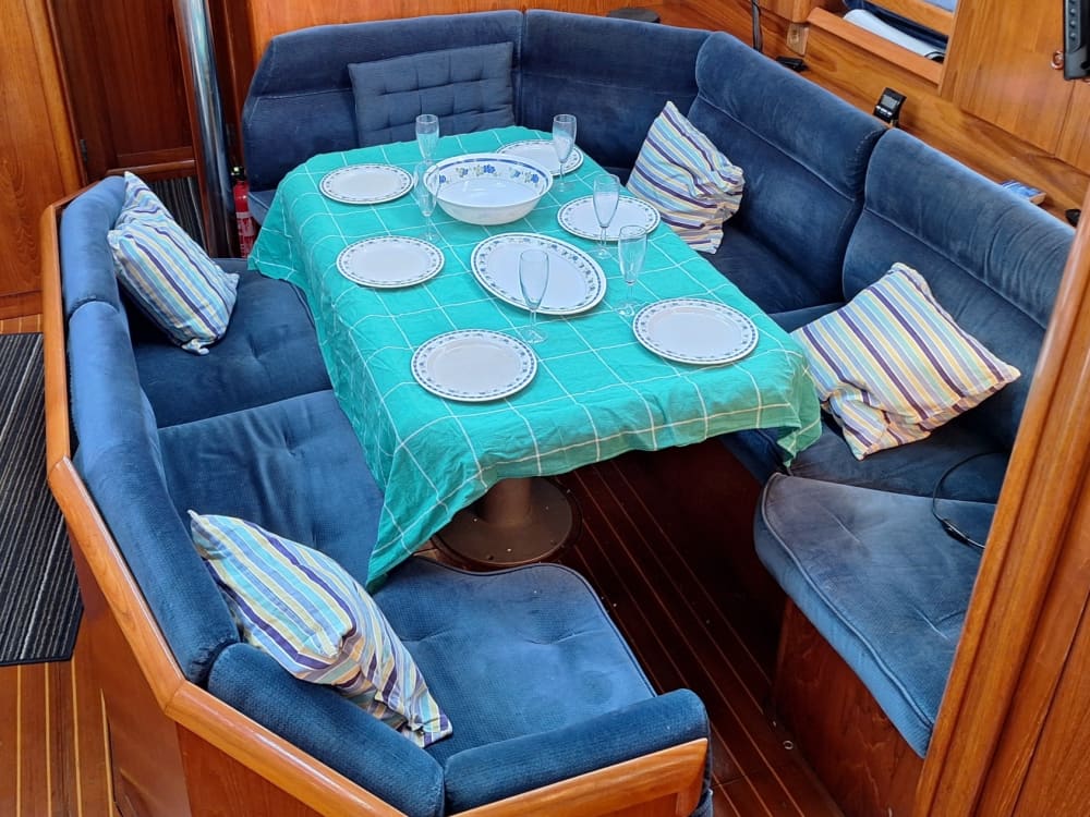 Escursione in barca a vela di un'intera giornata a El Masnou.