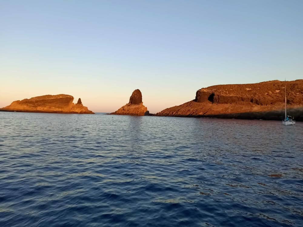 Escursione in barca a vela di un'intera giornata a El Masnou.