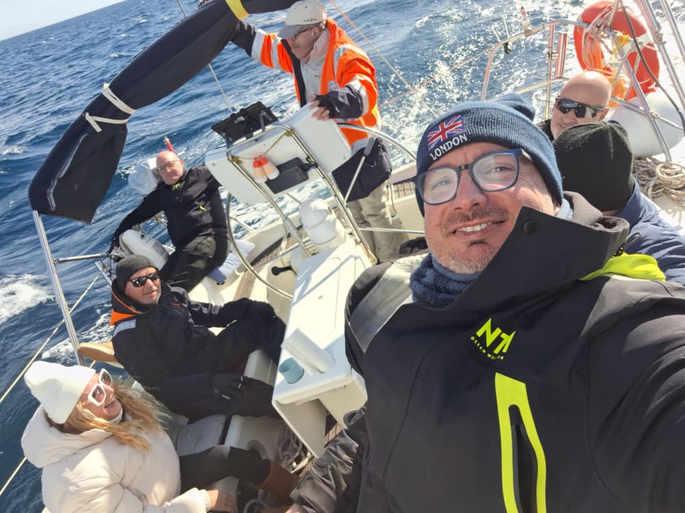 Escursione in barca a vela di un'intera giornata a El Masnou.