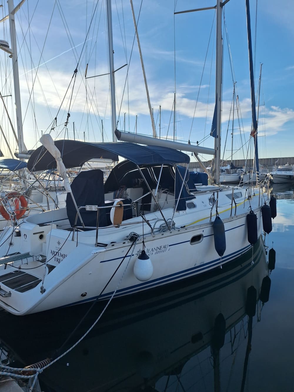 Escursione in barca a vela di un'intera giornata a El Masnou.