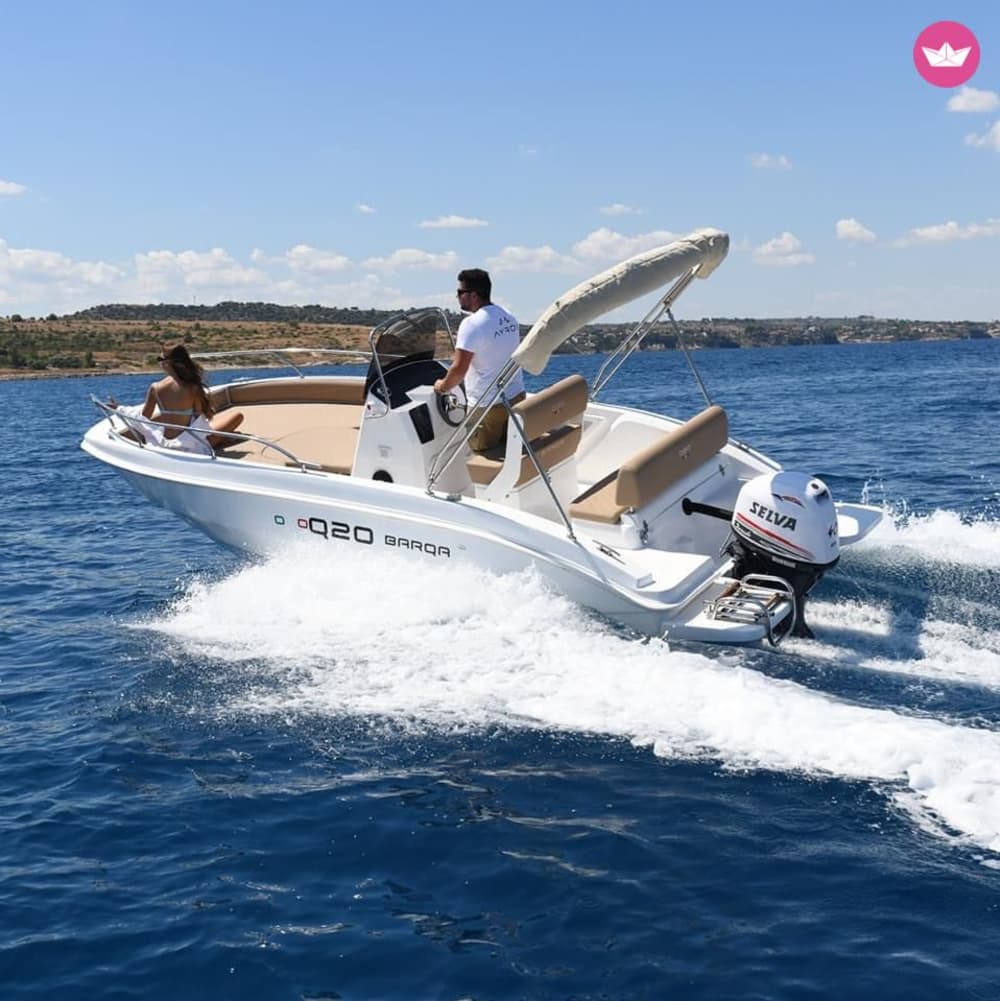 Excursão exclusiva de barco em Taormina: de Naxos à Gruta Azul.