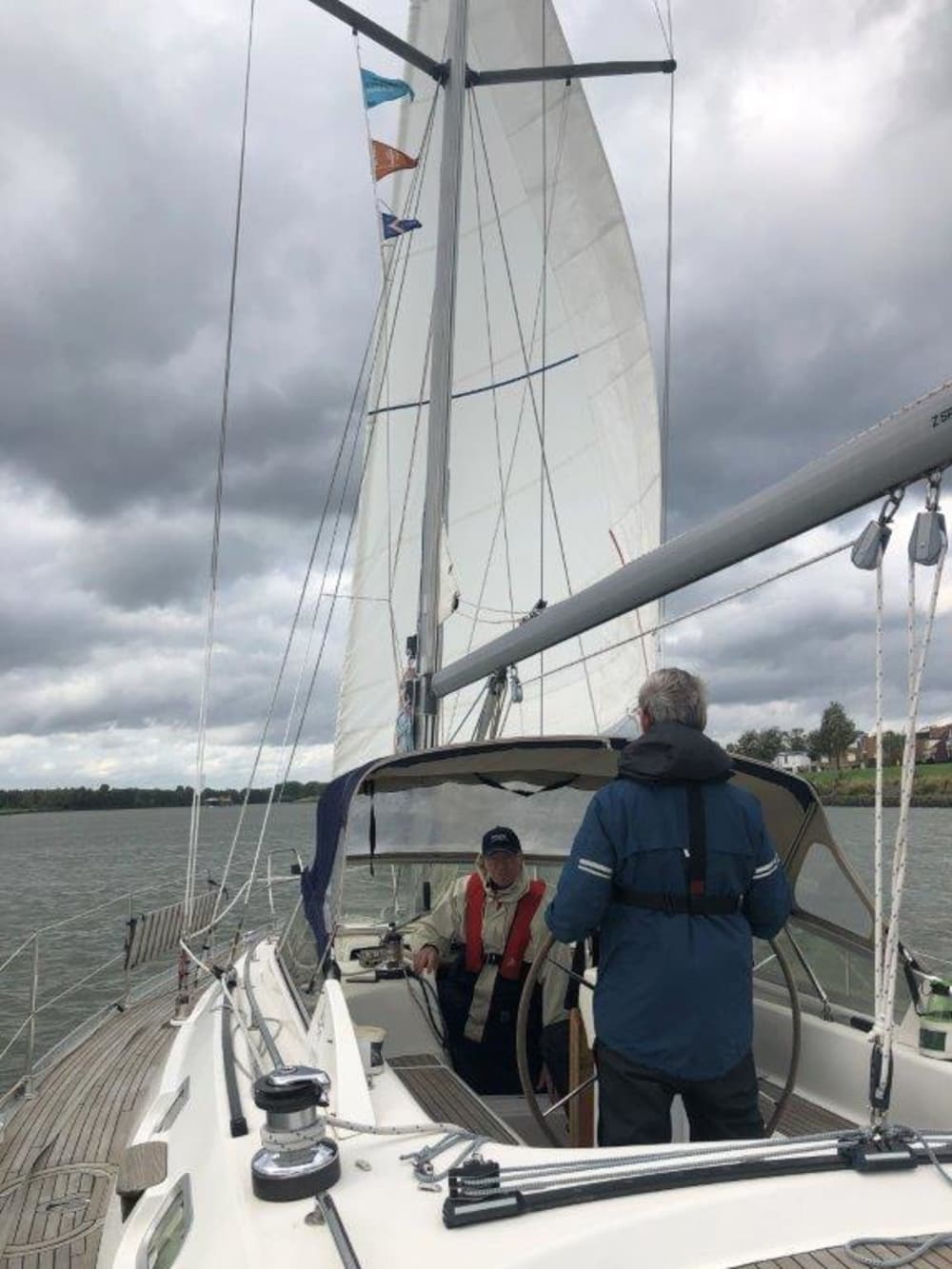 Geniet van elk moment: een volle dag zon rondom Kampen op een zeilboot