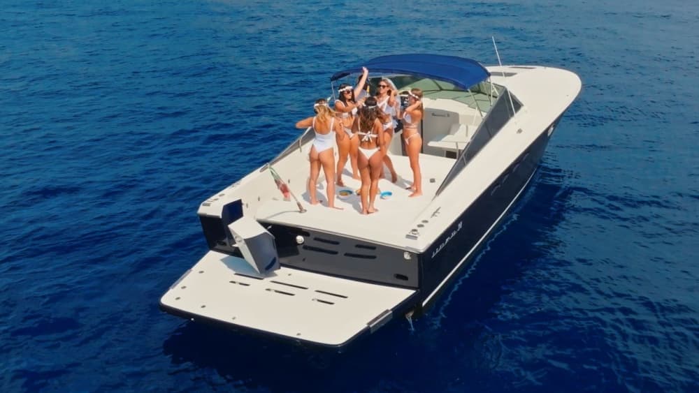 Sunset Aperitif Cruise from Capri – Island Elegance on Tiffany