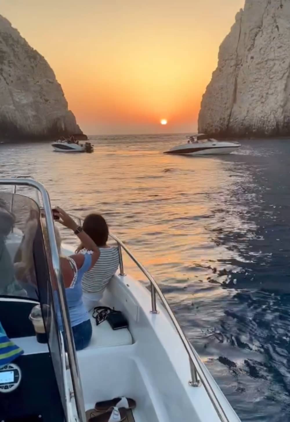 Serenidad al Atardecer – Crucero Privado Nocturno en Zante