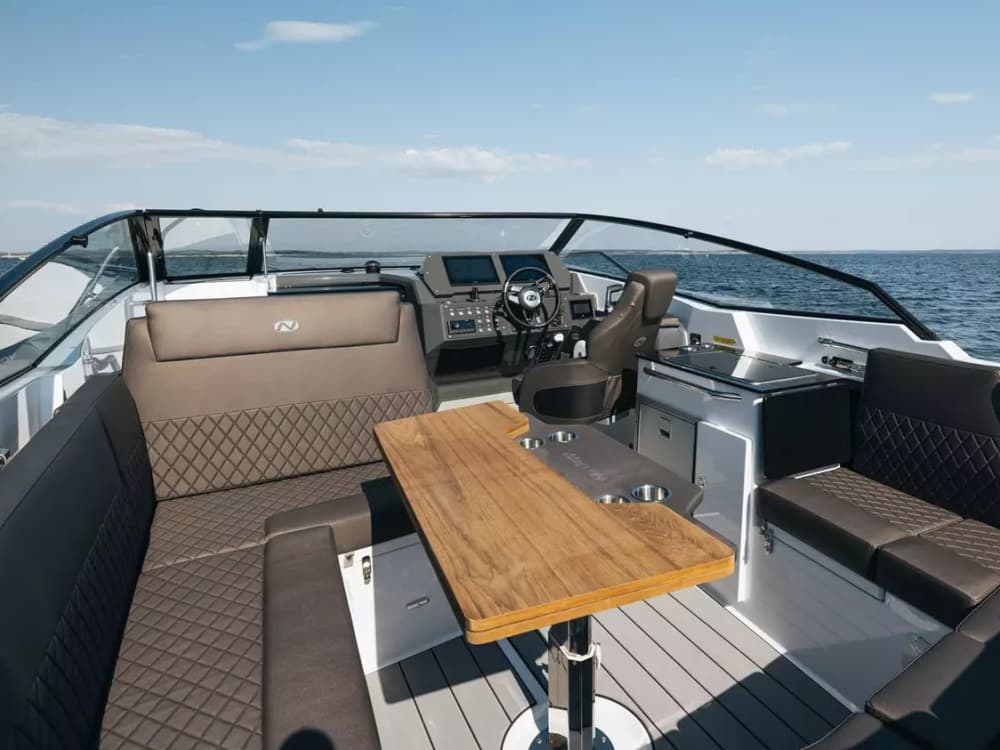 Eleganza ad Antiparos: crociera privata di 4 ore (Norkapp Noblesse)