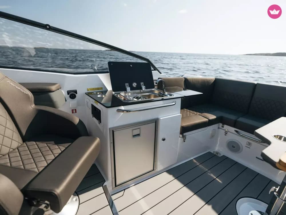 Eleganza ad Antiparos: crociera privata di 4 ore (Norkapp Noblesse)