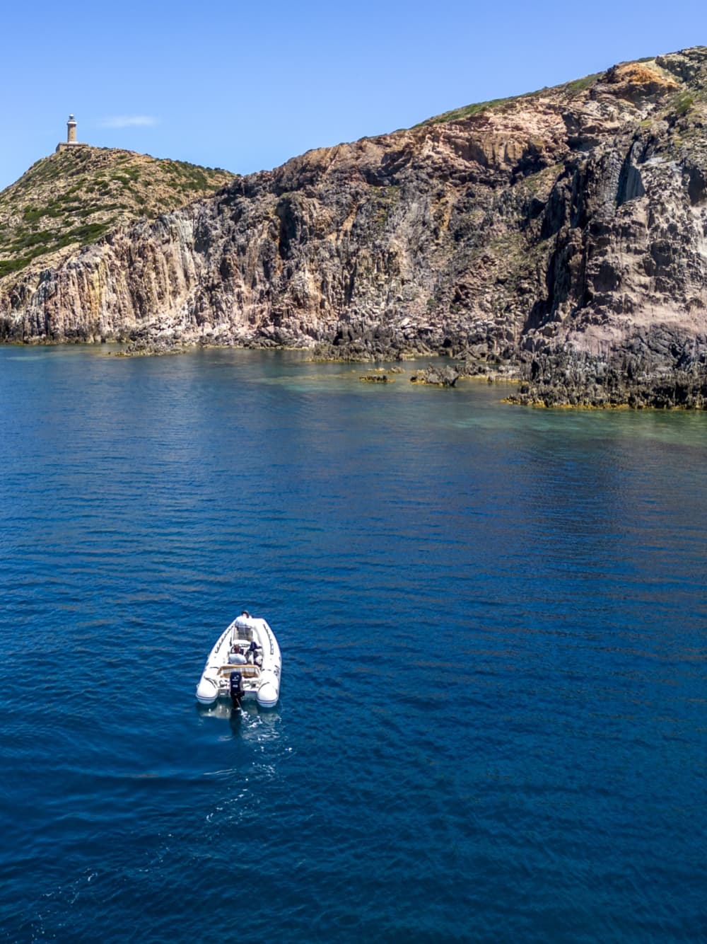 Goditi 8 ore a bordo di un motoscafo a Calasetta