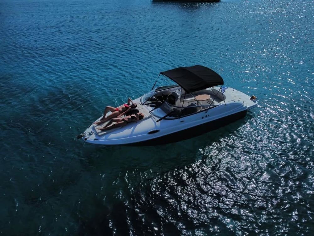 Découvrez Spetses en bateau à moteur pendant 6 heures