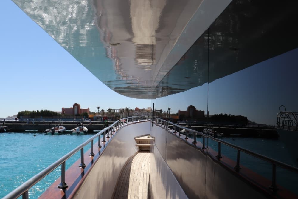 Sofisticación en alta mar: Descubra Hurghada en un yate a motor de lujo.