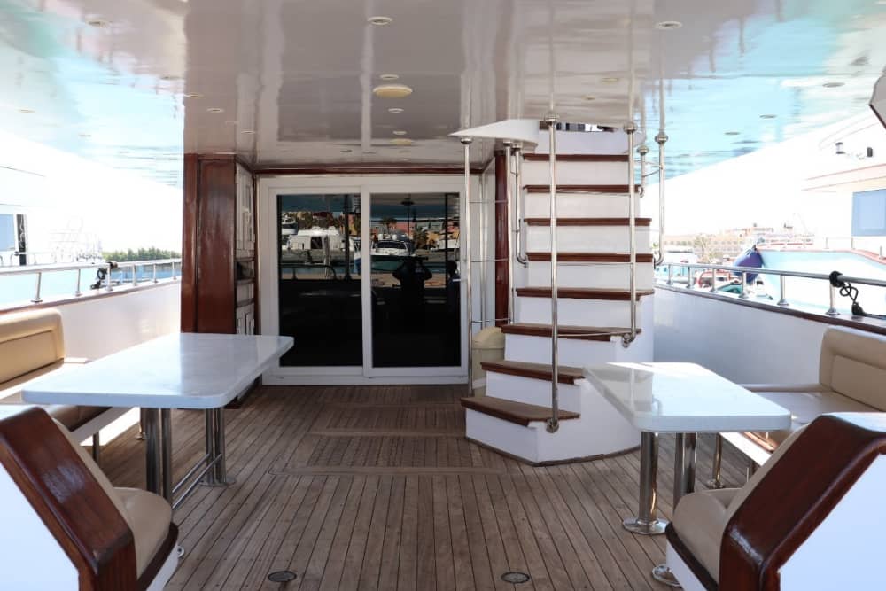 Eleganza in mare: scoprite Hurghada a bordo di un lussuoso yacht a motore.