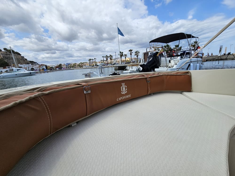 Morze, słońce i zabawa – rejs statkiem z Denia do Jávea