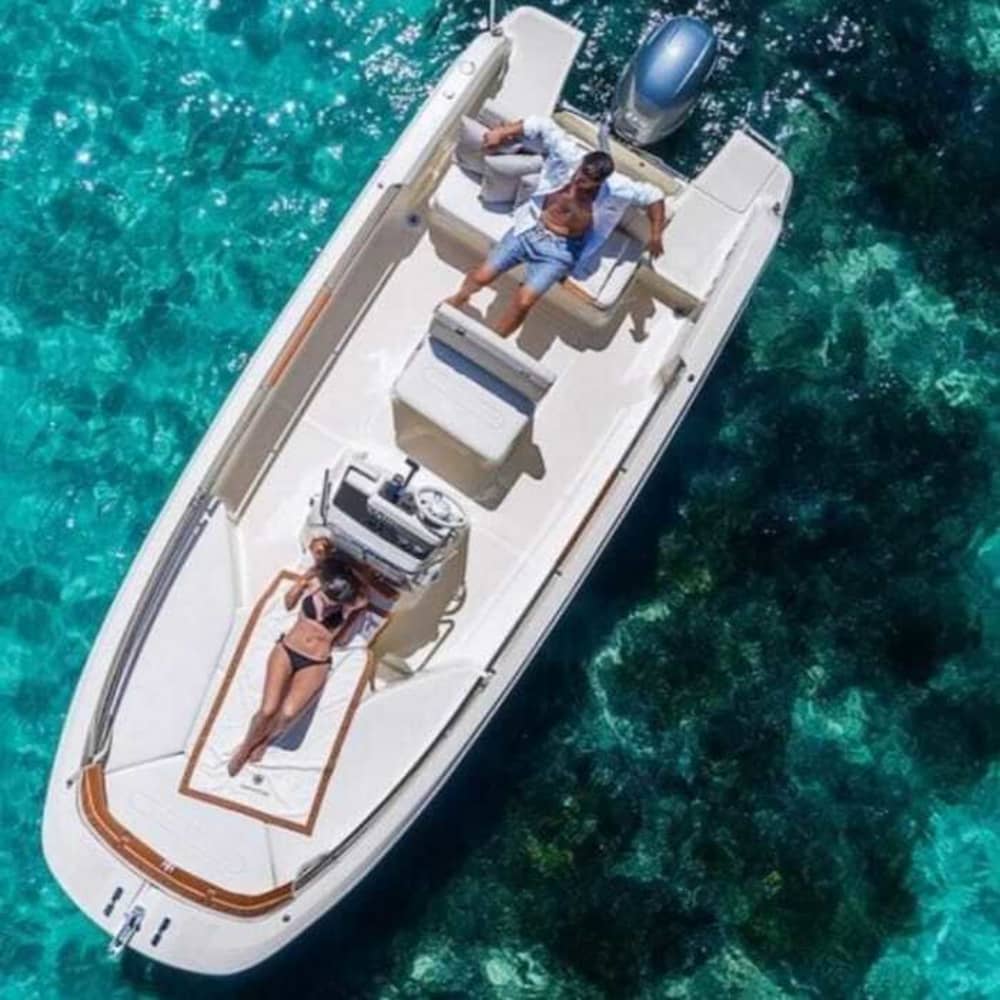 Morze, słońce i zabawa – rejs statkiem z Denia do Jávea