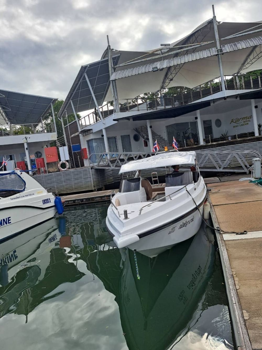 Ontdek Phuket tijdens een dagtocht op een motorboot.