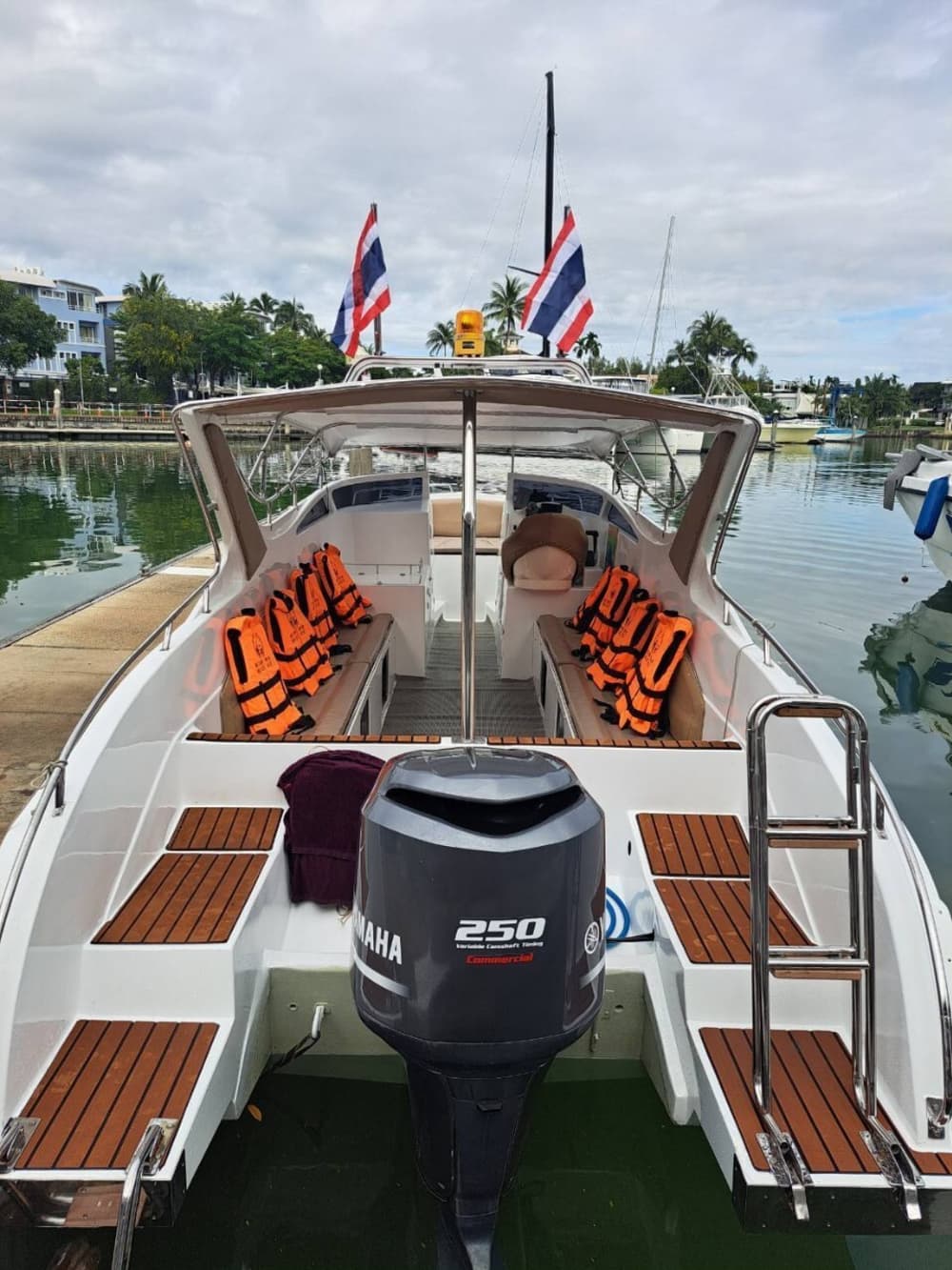 Ontdek Phuket tijdens een dagtocht op een motorboot.