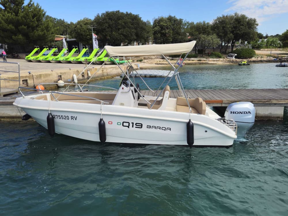 3h30 à Rovinj : Louez un bateau à moteur et profitez-en