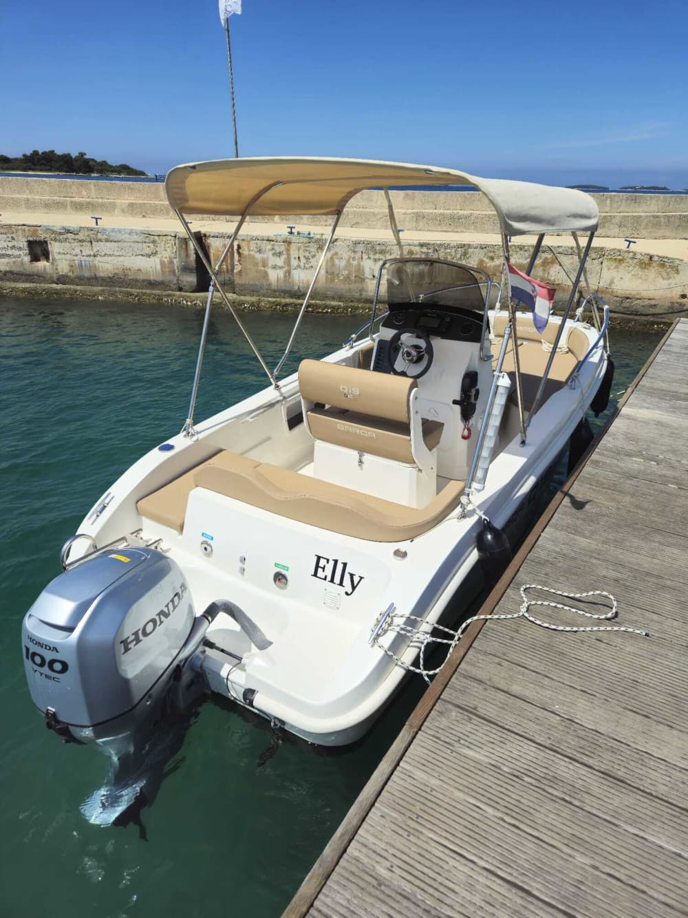 3h30 à Rovinj : Louez un bateau à moteur et profitez-en