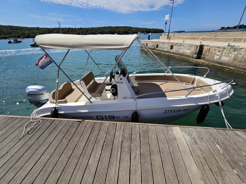 3h30 à Rovinj : Louez un bateau à moteur et profitez-en