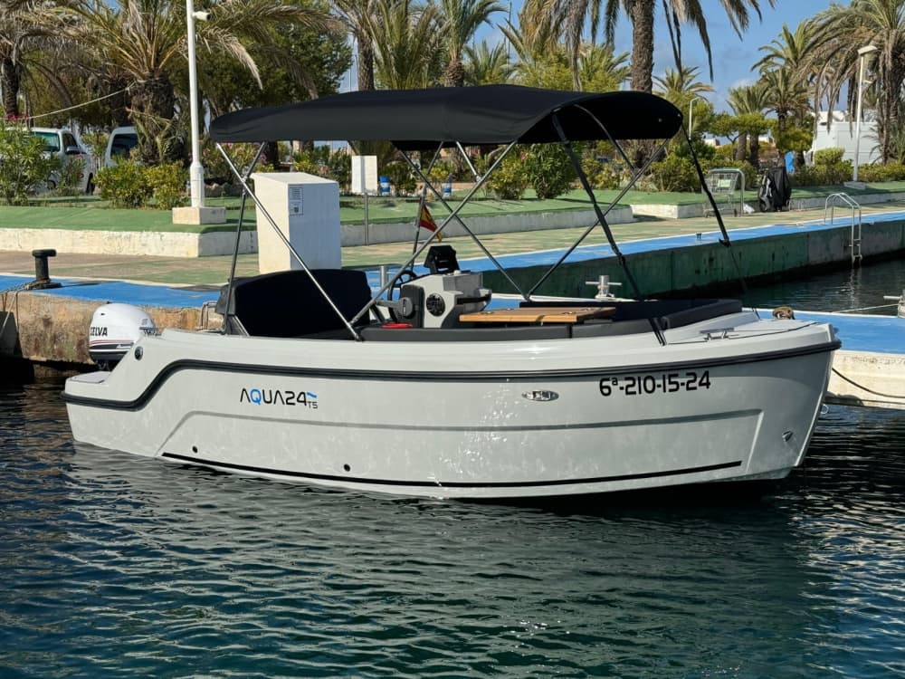 Bootsabenteuer entlang der Strände von Menorca