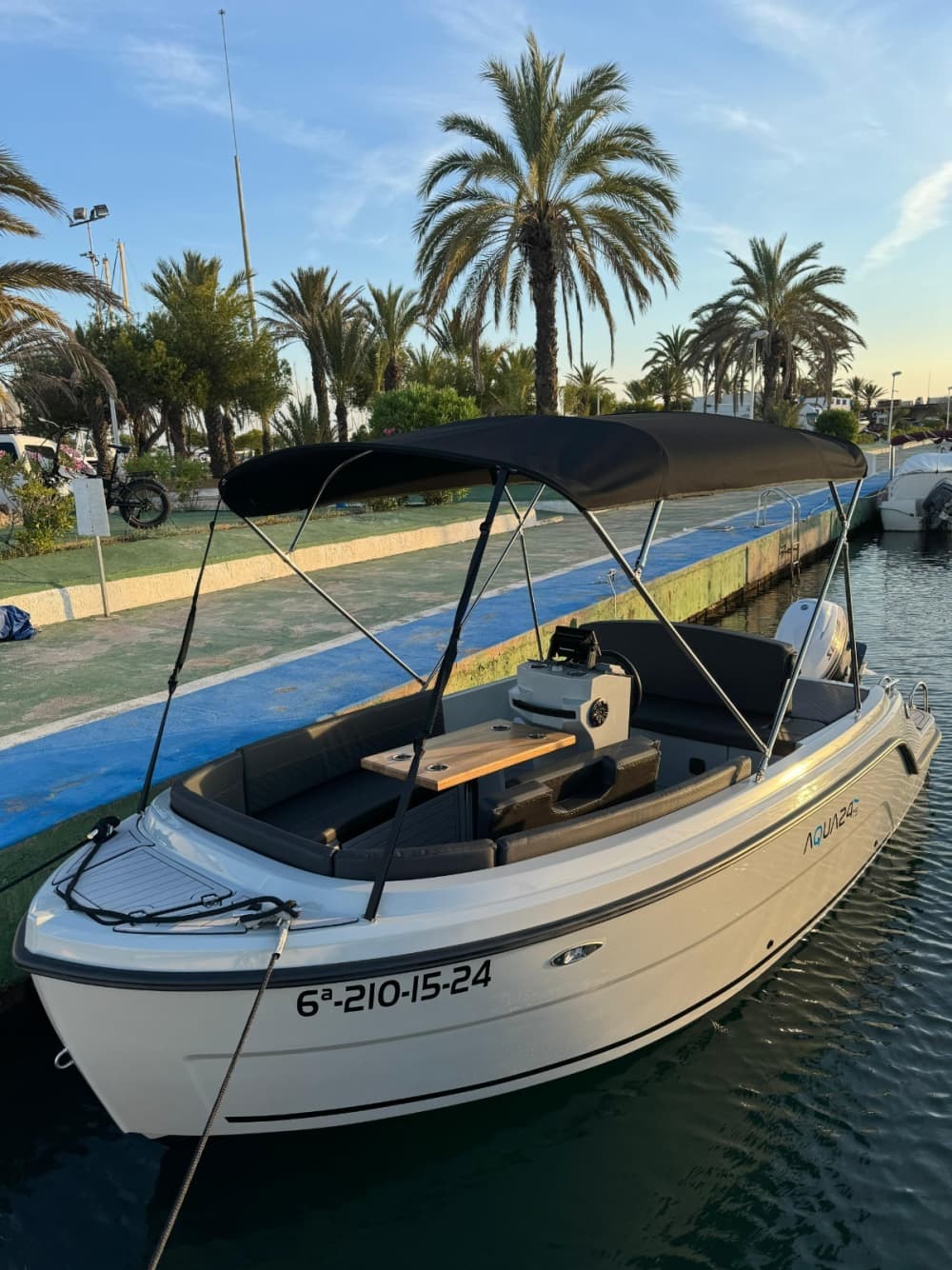 Bootsabenteuer entlang der Strände von Menorca