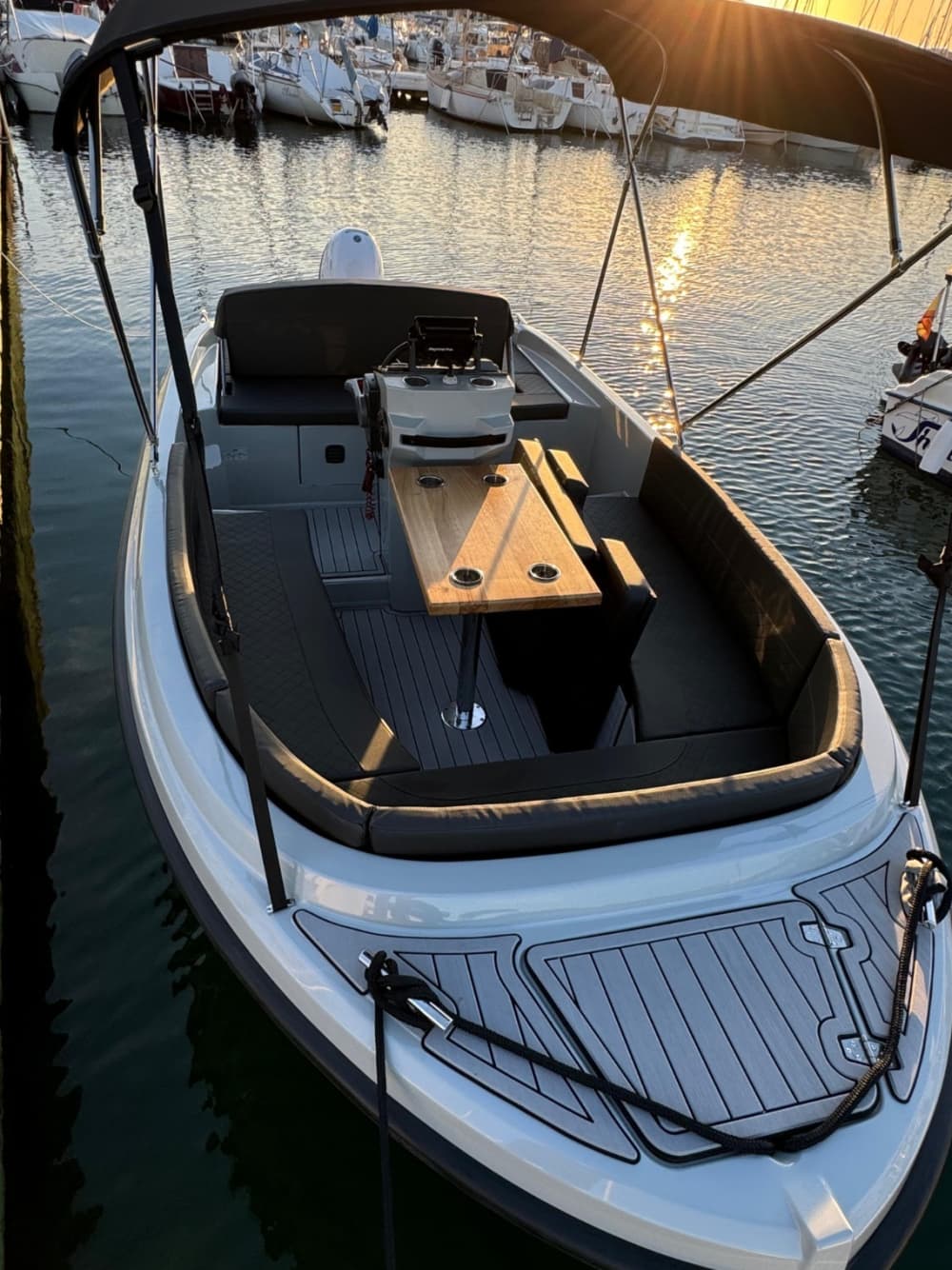 Bootsabenteuer entlang der Strände von Menorca