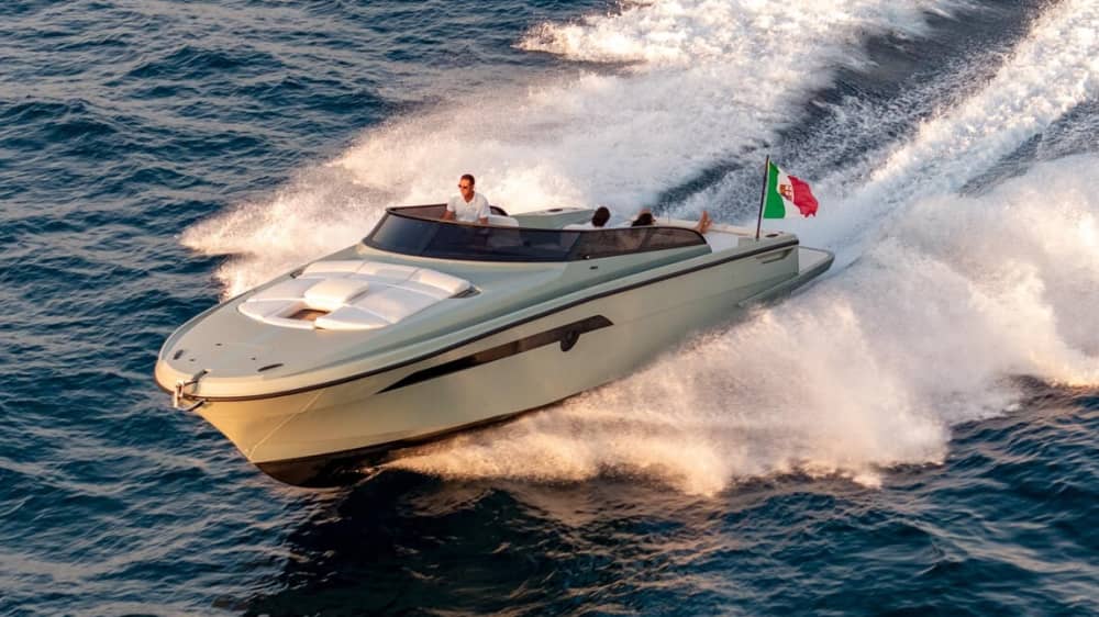 Goditi 9 ore a bordo di un motoscafo a Salerno