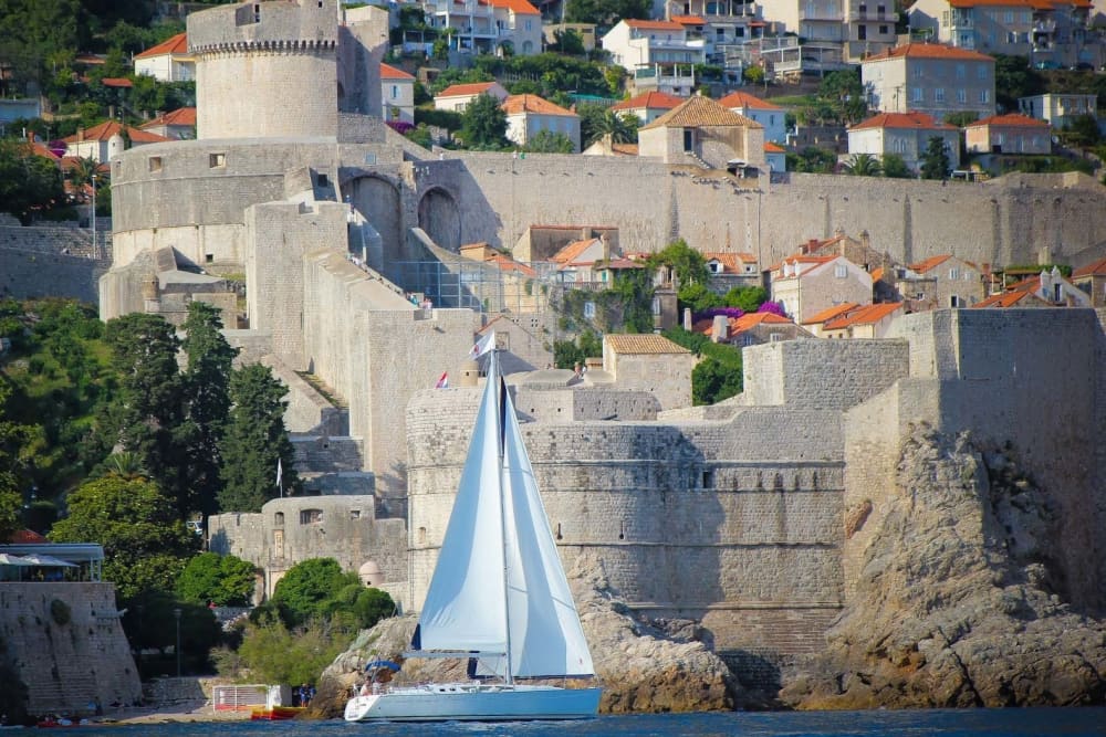 Spend a 8h sailing around Dubrovnik on a sailboat