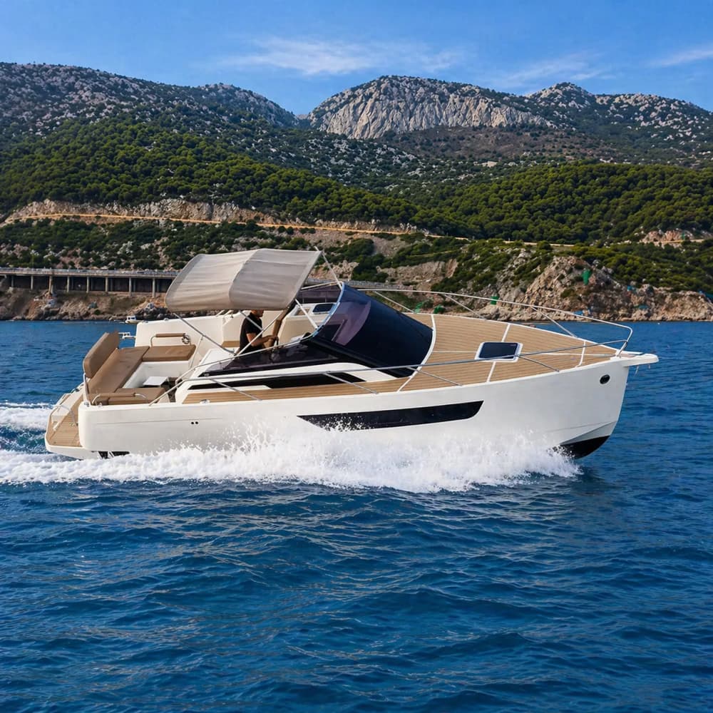 Détendez-vous sur un bateau à moteur à Cala d'Or pendant 3h30.