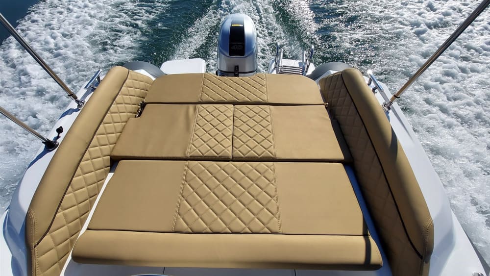 Scopri Sorrento a bordo di un motoscafo per 8 ore.