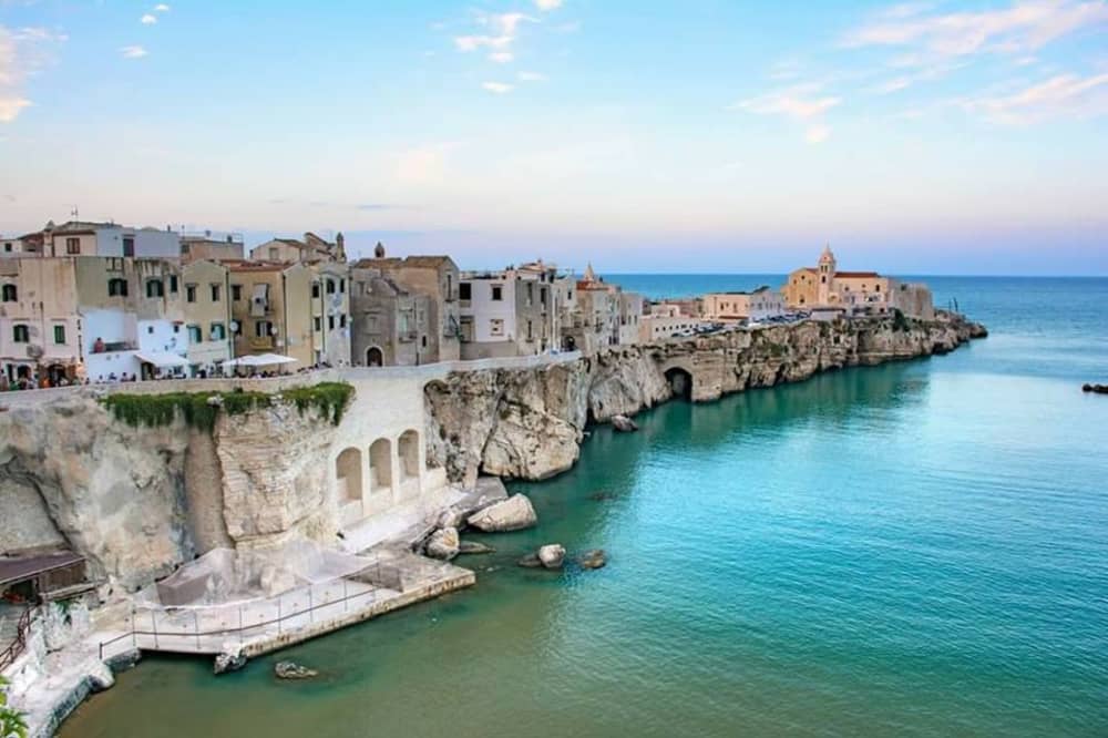 Escapade facile à Manfredonia : une excursion en bateau à moteur de 4 h