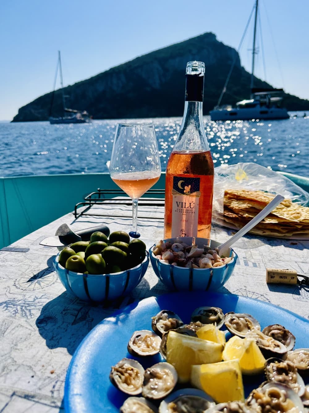 Enjoy 8h on a motorboat in Olbia