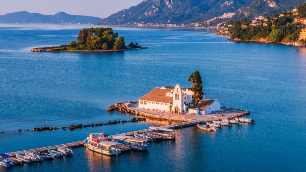 Σαλπάρετε στο ηλιοβασίλεμα: Μια ρομαντική βραδινή κρουαζιέρα στην Κέρκυρα