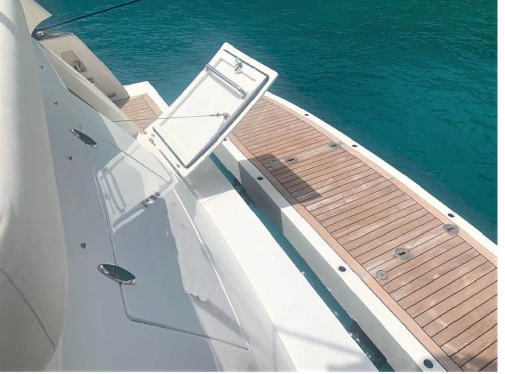 Ultimate Comfort Cruise : 8-hours Motor Yacht Experience