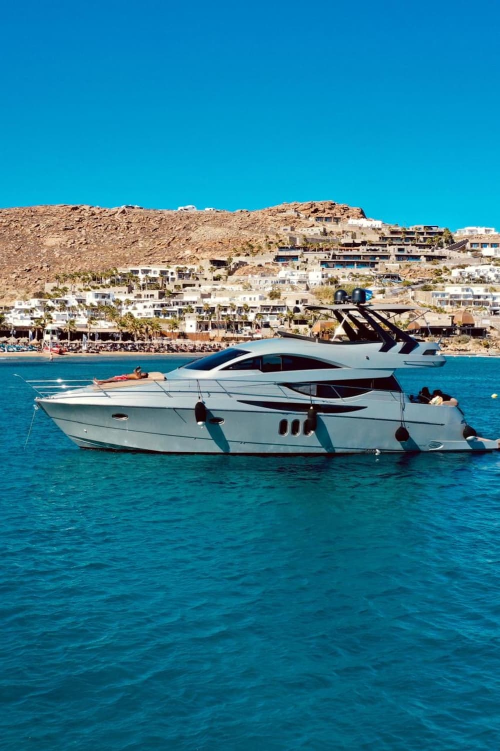 Ultimate Comfort Cruise : 8-hours Motor Yacht Experience