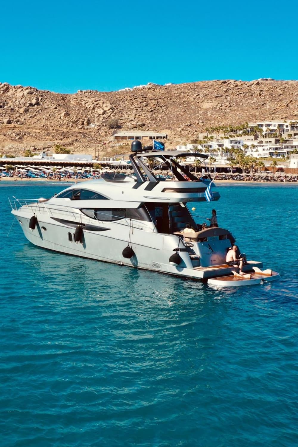 Ultimate Comfort Cruise : 8-hours Motor Yacht Experience