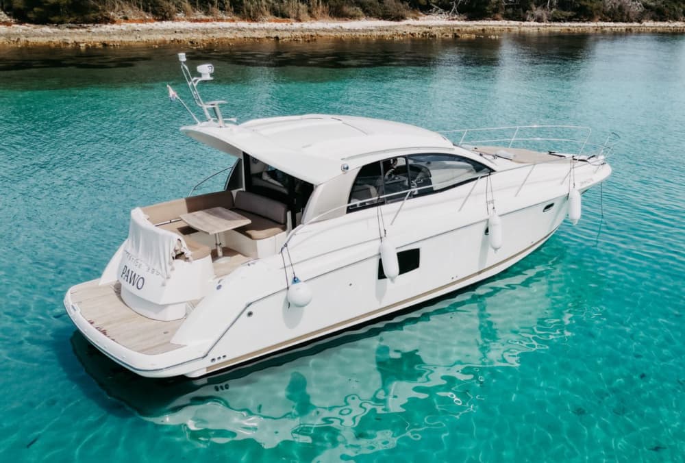 Descubra os tesouros de Dugi Otok: um passeio de barco de um dia inteiro