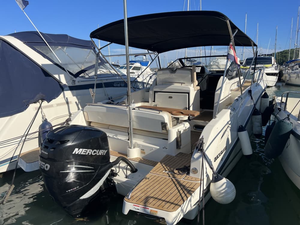 Njut av solen på en 9 timmar lång båttur i Poreč